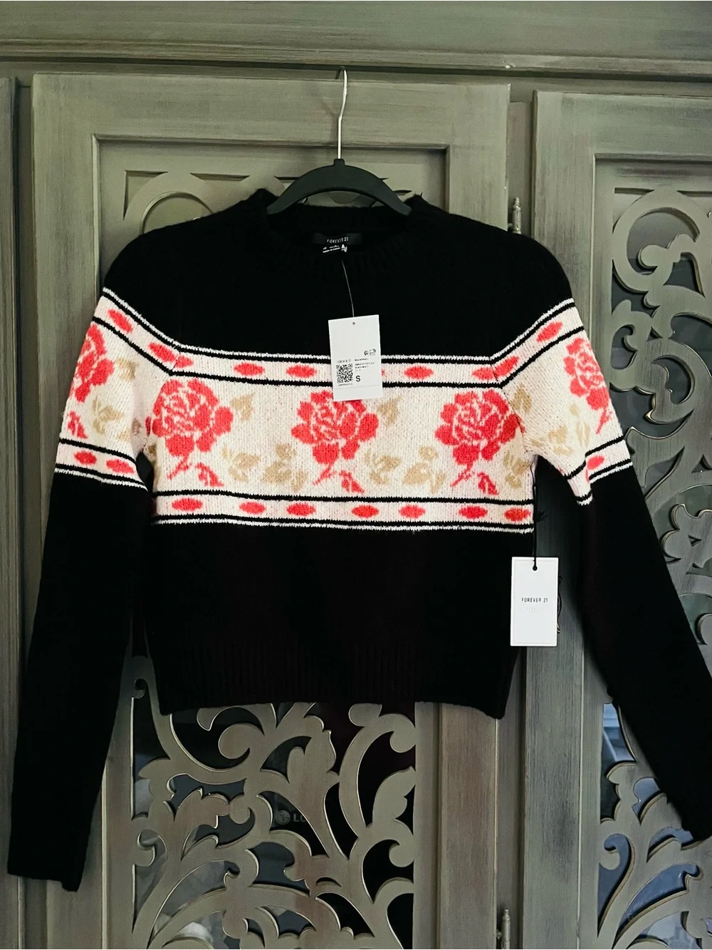 NWT Forever 21 black floral crewneck sweater S - Picture 1 of 10
